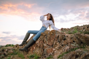 How To Pair the Right Clothes With Your Cowgirl Boots How To Pair the Right Clothes With Your Cowgirl Boots